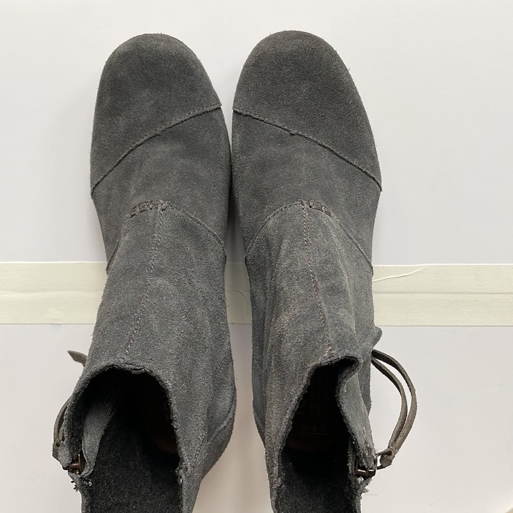 Toms - Blue suede wedges!!
